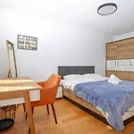 Np Center With River View קלייפדה