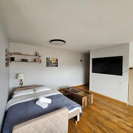 Np Center With River View Апартаменты